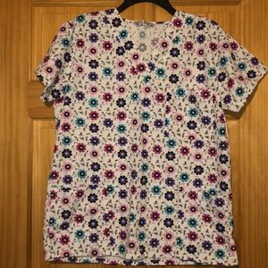 Floral scrub top🌸🌼🌹